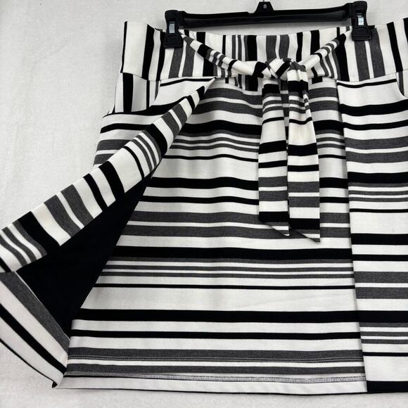 Cabi Grandstand Skirt Size M White Black Gray Stripe Faux Wrap Tie Stretch Knit - Picture 5 of 10